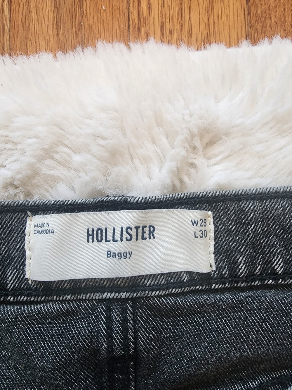 Hollister Men's Straight Leg Jeans in Washed Gray - Picture 8 of 10